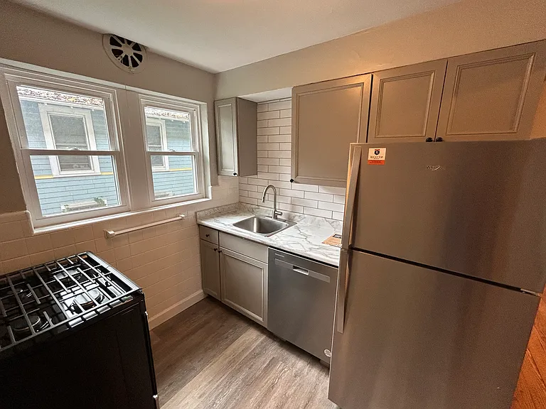 1219 Franklin Ave #1 — Photo 1
