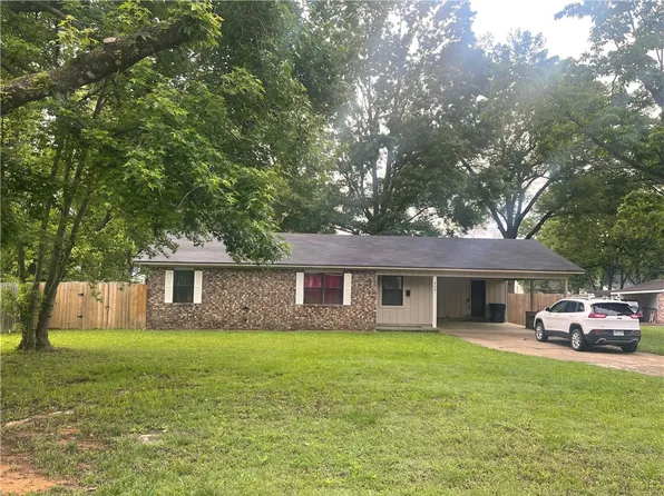 820 N Miller St, Clarksville, AR 72830