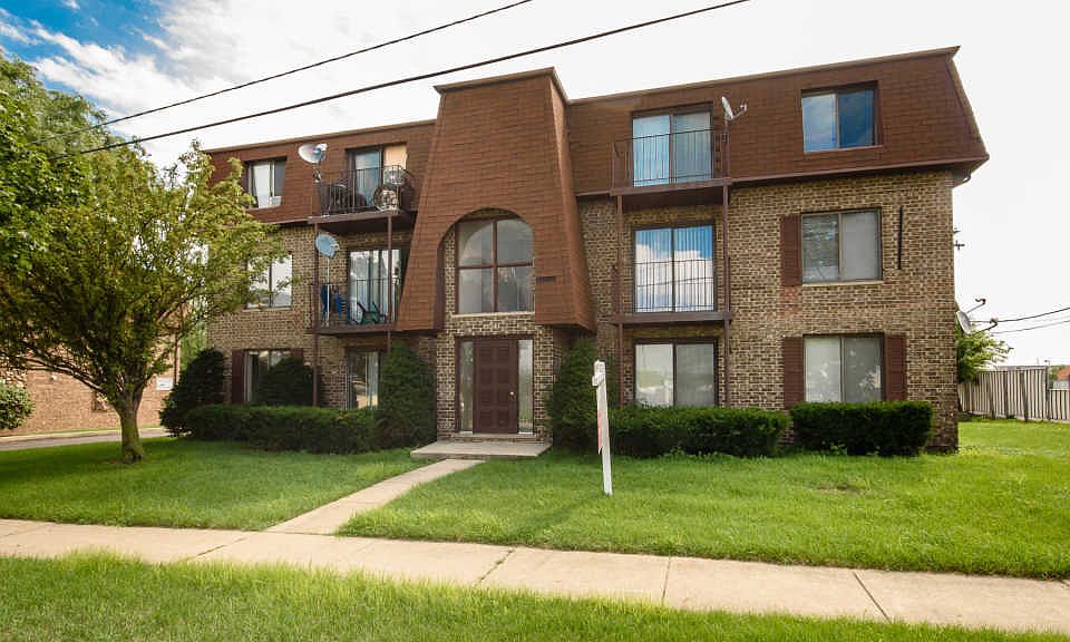 1st image of 1541 S Ardmore Ave APT C