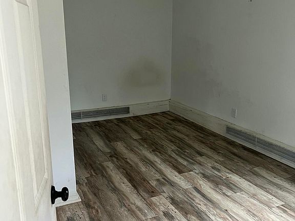 3rd image of 919 Lakewood Farmingdale Rd APT 1