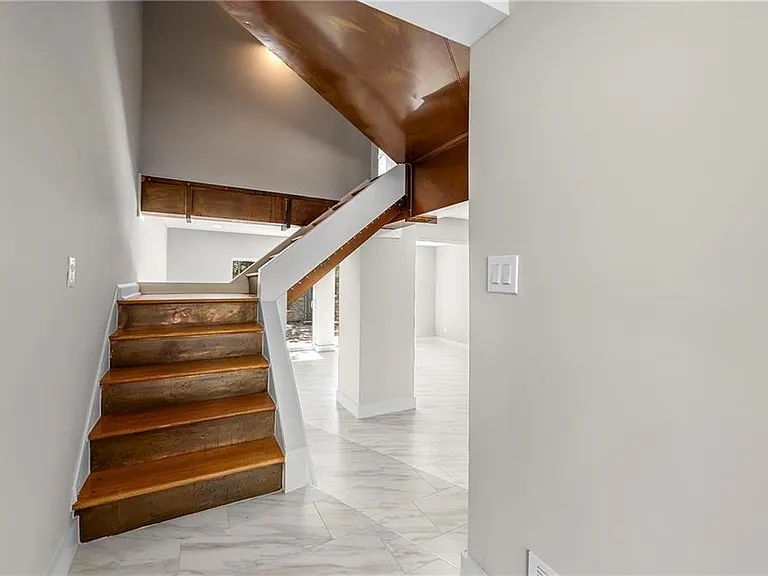 1009 Riverbend Club Dr SE — Photo 10