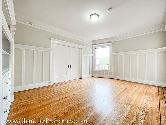 2nd image of 625 Ashbury St #4