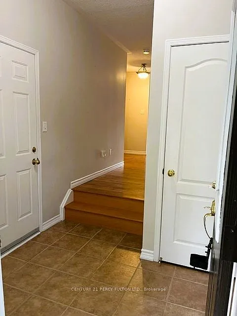 3 bed, $2,950 — Photo 2