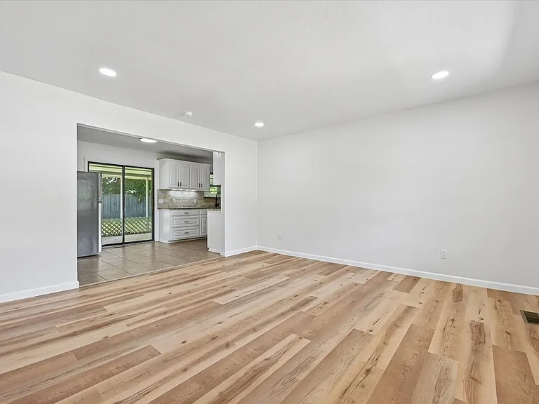 1224 S Broadway St — Photo 3