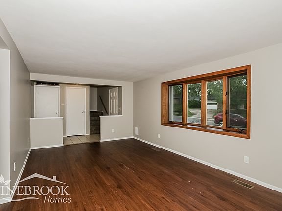 3rd image of 7301 Charnwood Dr