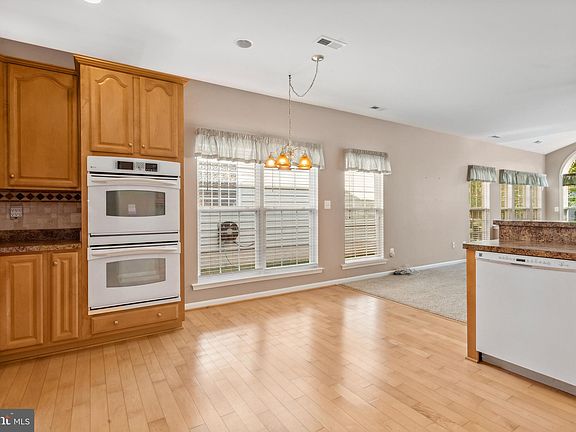 5th image of 844 Harmony Way