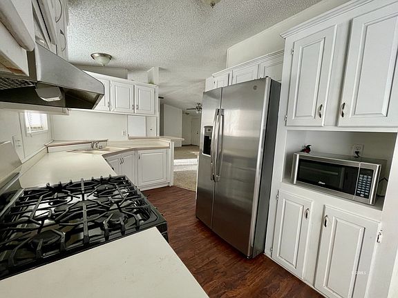 4th image of 1465 Pony St