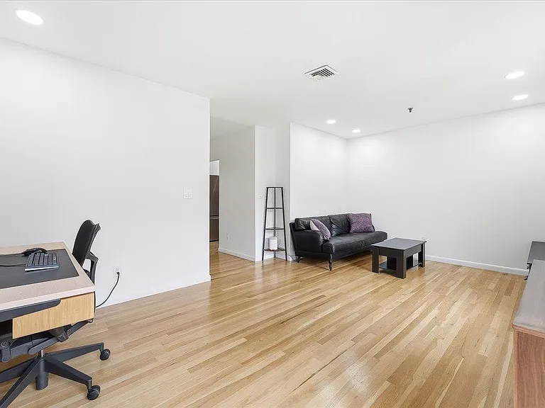 1110 Clinton St #16 — Photo 4