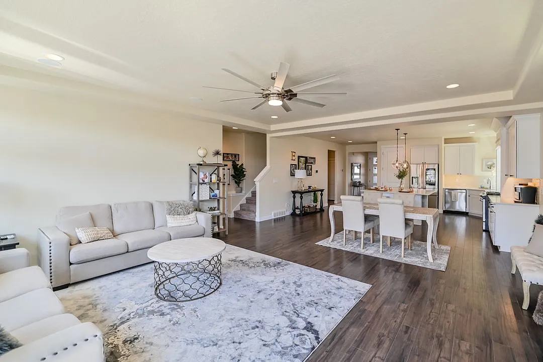 4 bed, 4400 sqft, $4,500 — Photo 3