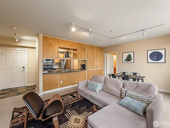 2 bed, 945 sqft, $3,700 — Photo 2
