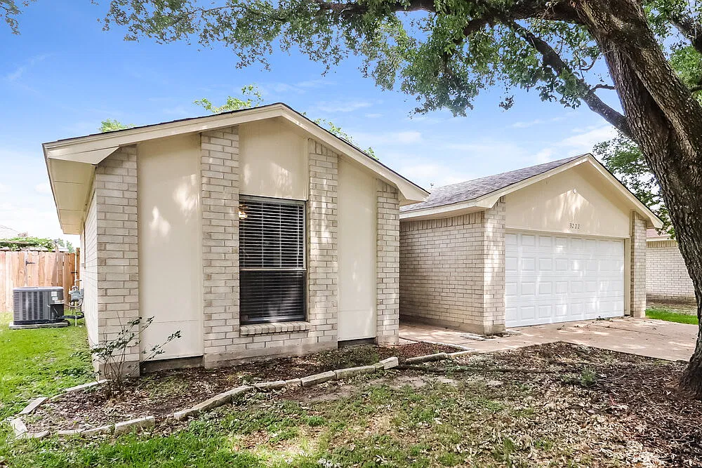 2 bed, 2.0 bath, 1110 sqft, $2,490 — Photo 1