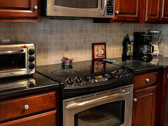 4th image of 320 Maryland Ave #11