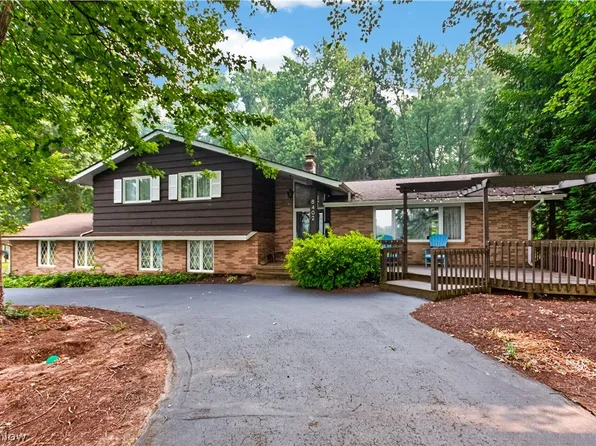 8402 Edgelake Oval, Northfield, OH 44067