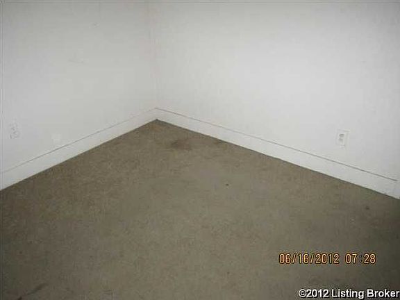 3rd image of 960 Goss Ave