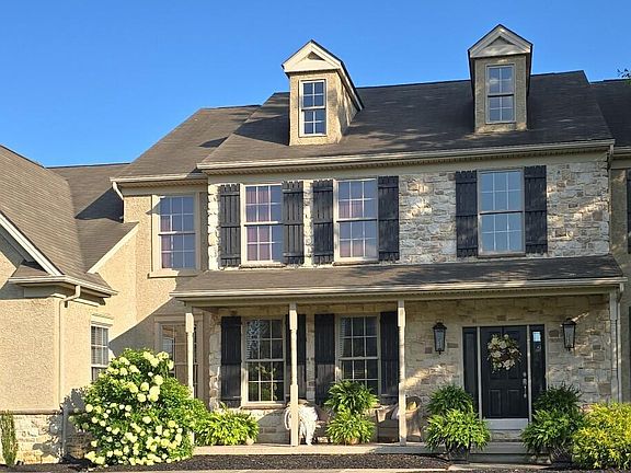 2nd image of 9345 Merlot Cir