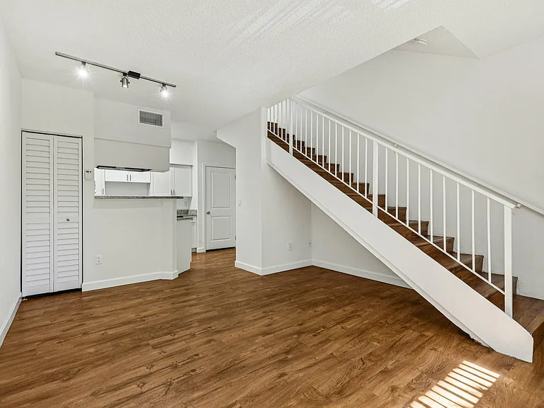 Waterford Point Apartments — Photo 58