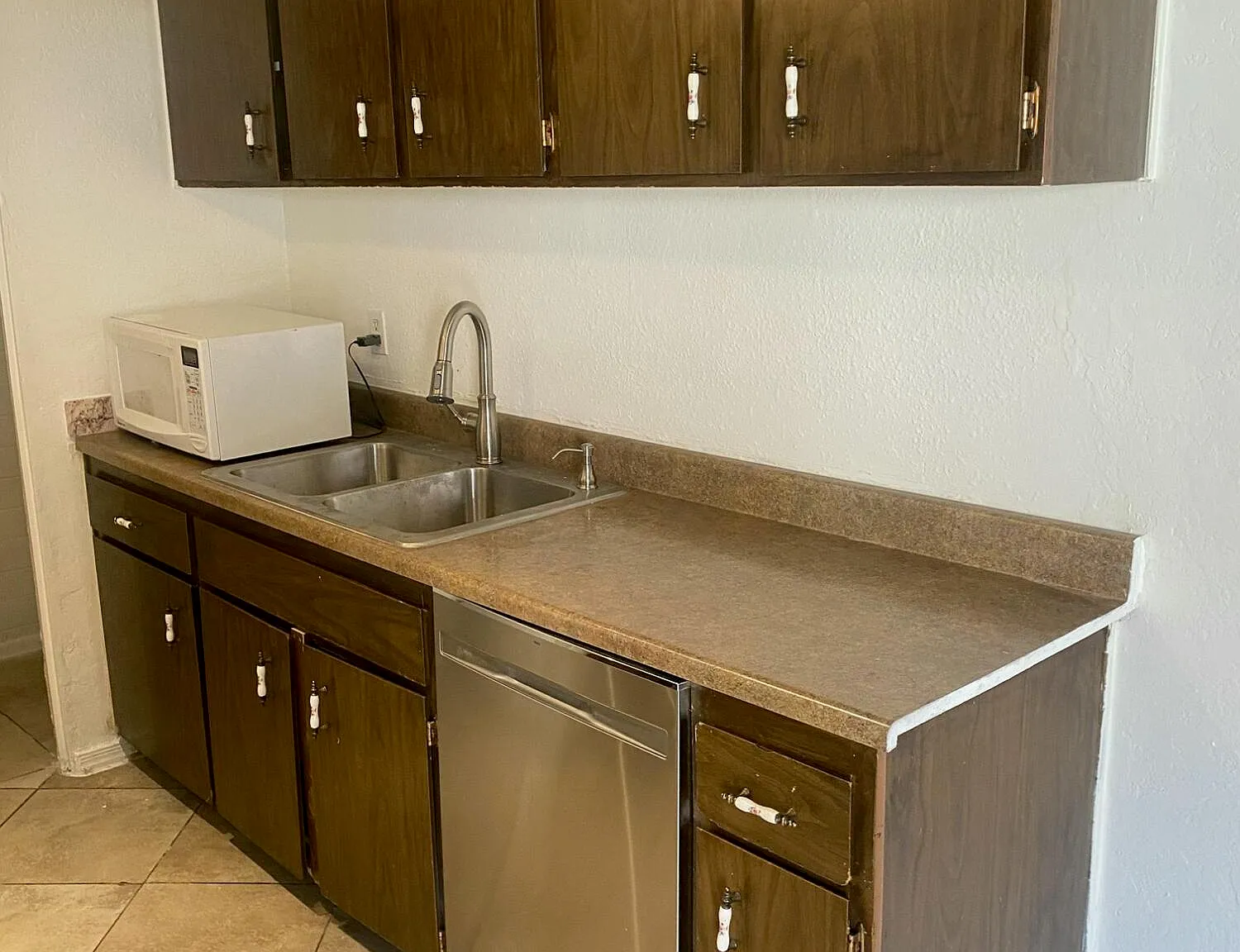 3 bed, 1.5 bath, 1005 sqft, $1,500 — Photo 3