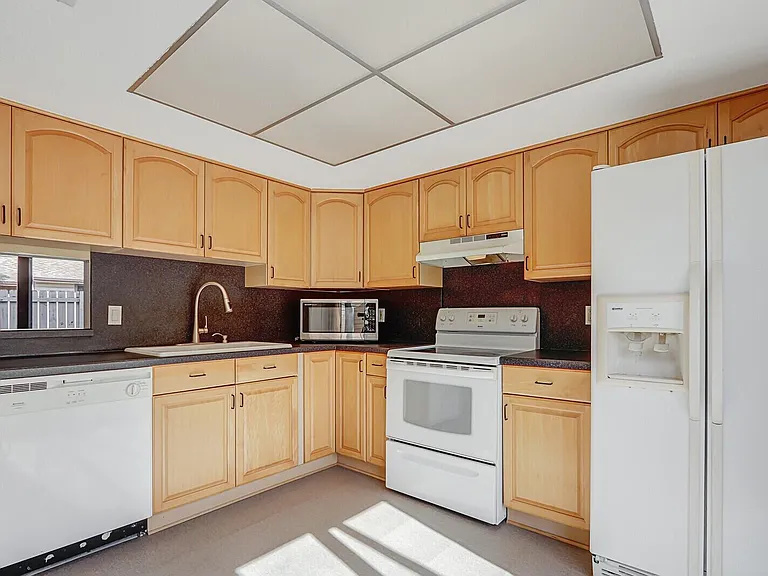 113 Sherwood Cir #25B — Photo 11