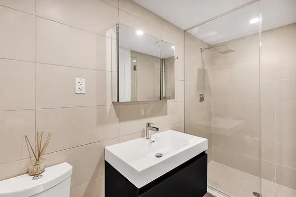 Sold by Living New York | media 14