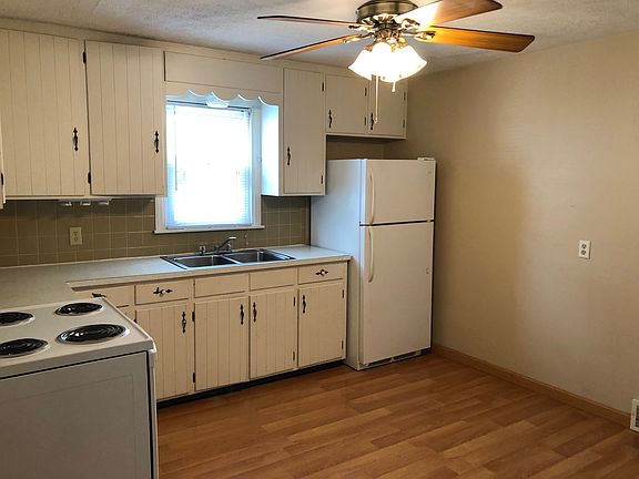 3rd image of 385 Fairlawn Ave