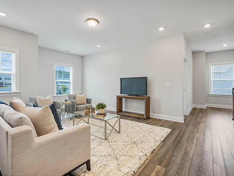1809 Delaney Hills Ln — Photo 32