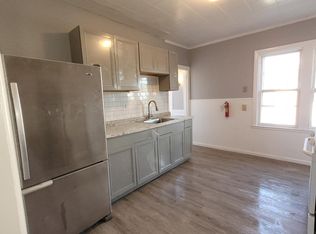 9 Oakland Ave FLOOR 2, Cranston, RI 02910