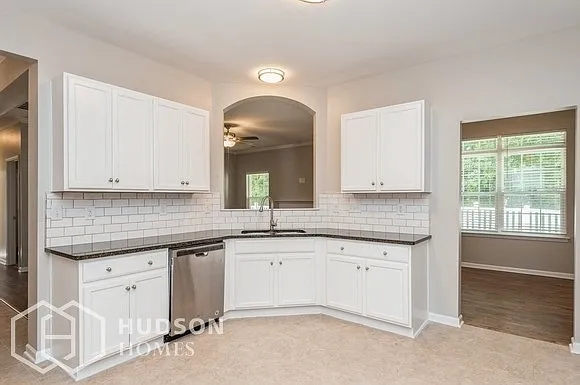 156 Valerie Dr — Photo 7