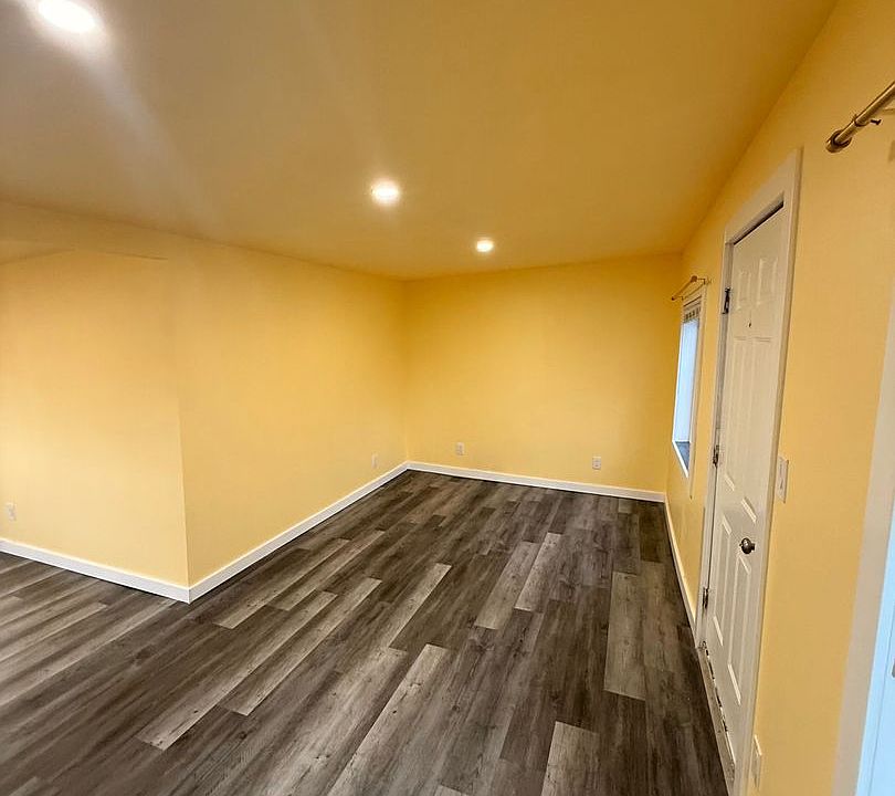 1st image of 3004 Laverne Ave