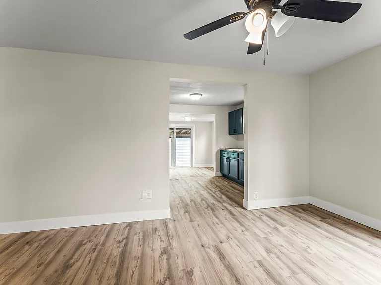 1021 S Maple Ave — Photo 39