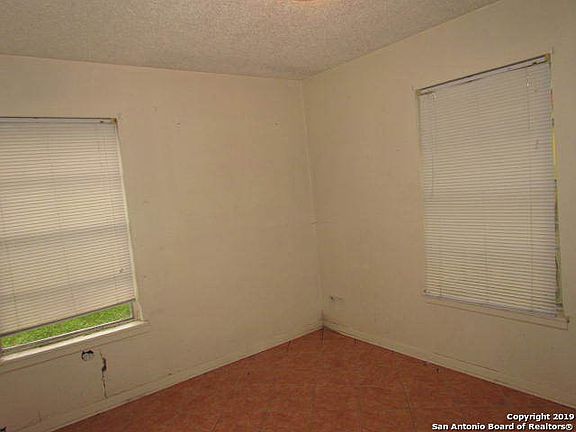 4th image of 231 E Mally Blvd