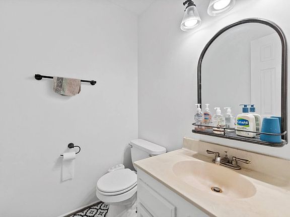 3rd image of 6035 Meyers Landing Ct