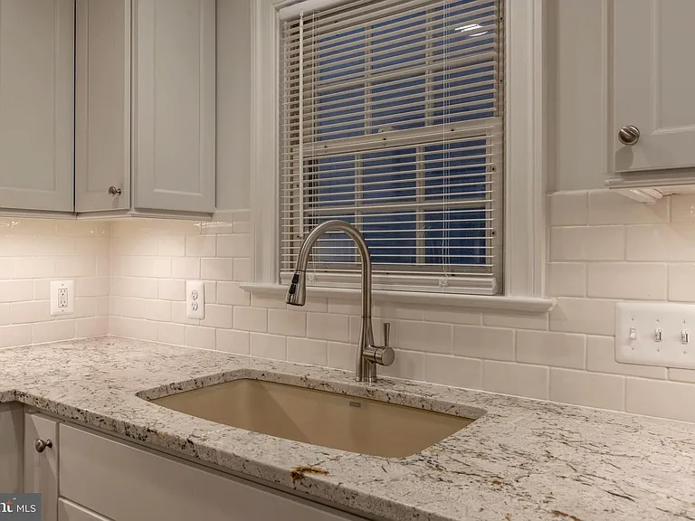 511 Wilkes St — Photo 12