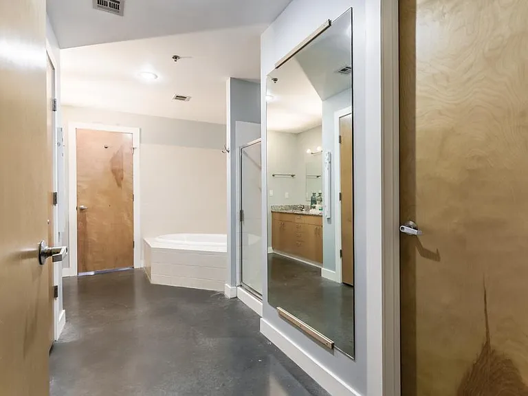 210 W 5th St #201 — Photo 10
