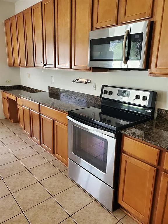 6 bed, 3.0 bath, 2992 sqft, $3,000 — Photo 4