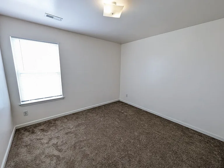 204 Burgundy Rd — Photo 10