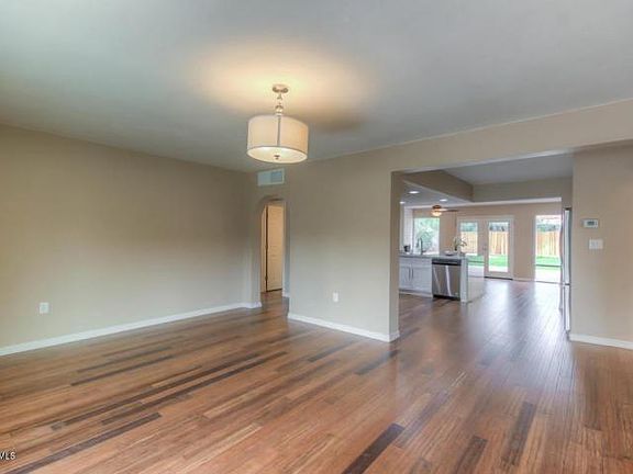 5th image of 2326 E Clarendon Ave