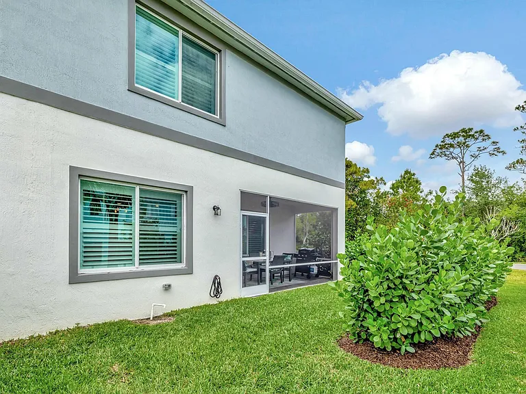 601 NE Waters Edge Ln — Photo 6