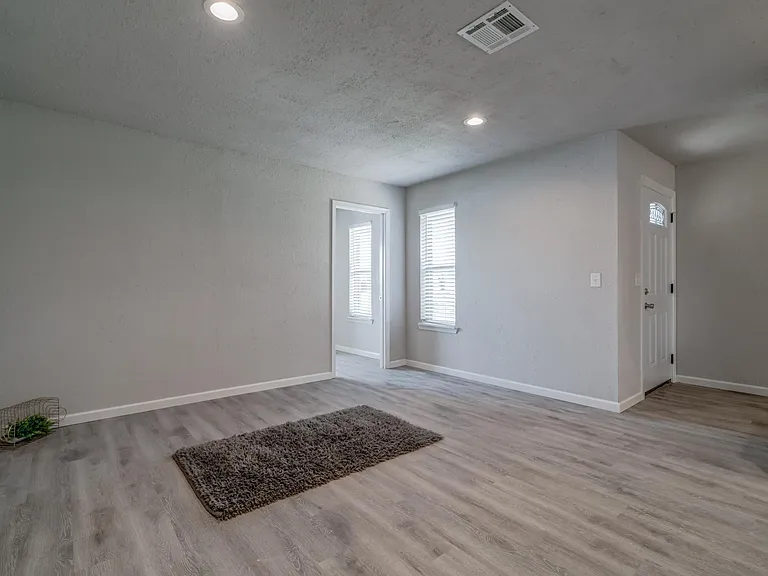 605 Saint James Pl — Photo 12