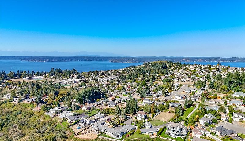 4th image of 4516 Browns Point Boulevard NE