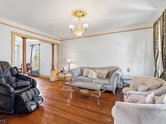 4th image of 150 W Inman Ave