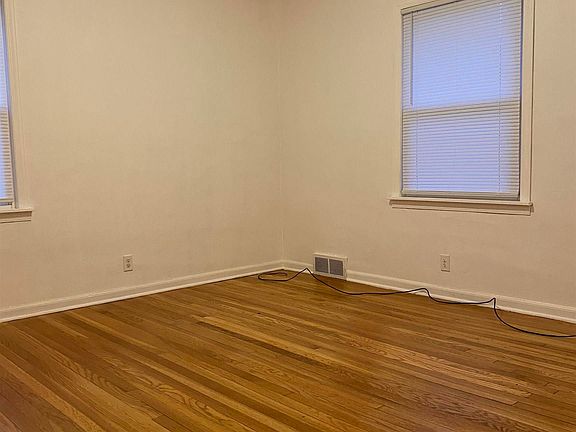 5th image of 1334 E Lasalle Ave