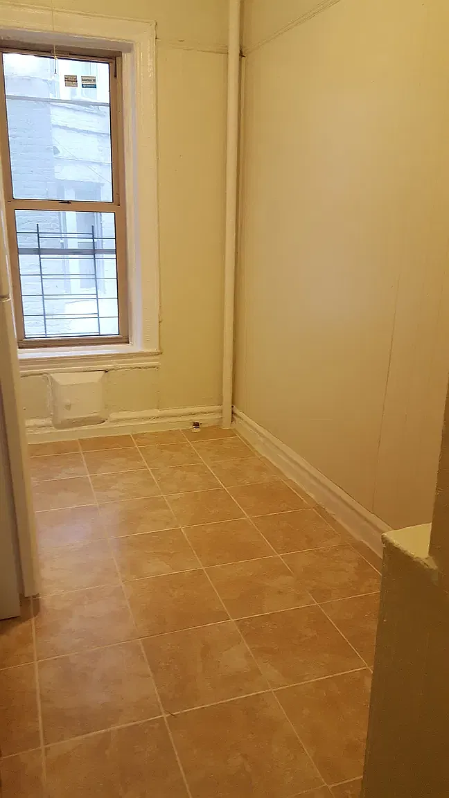 460 East 21st Street — Photo 3