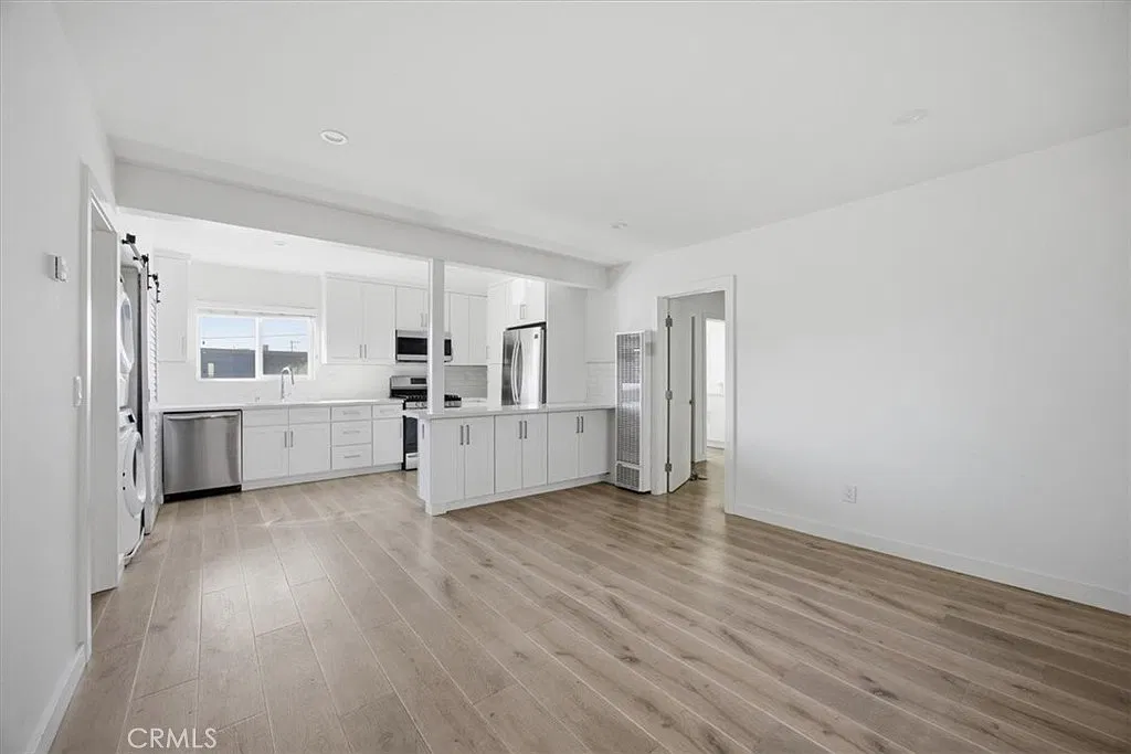 2 bed, 792 sqft, $4,050 — Photo 1