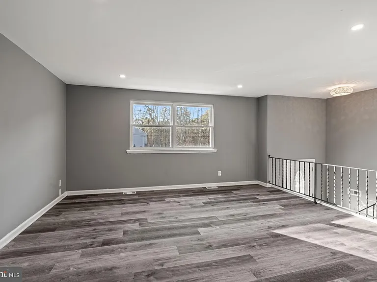 2344 Fernwood Ave — Photo 12