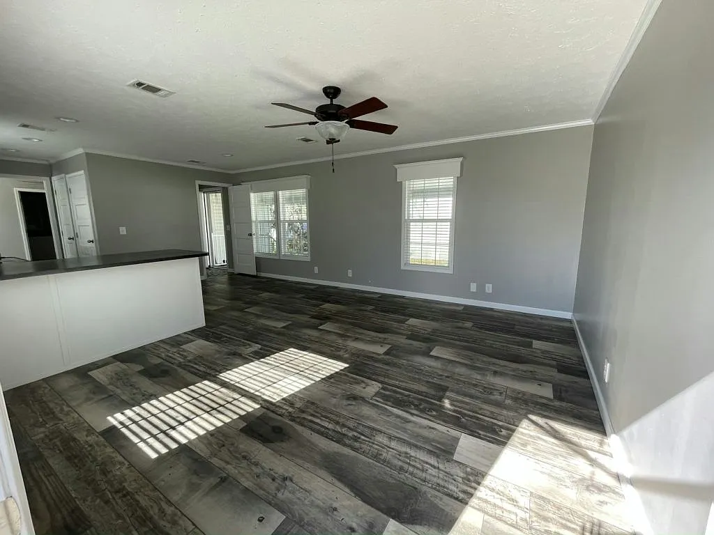 3 bed, 2.0 bath, 1029 sqft, $1,399 — Photo 2