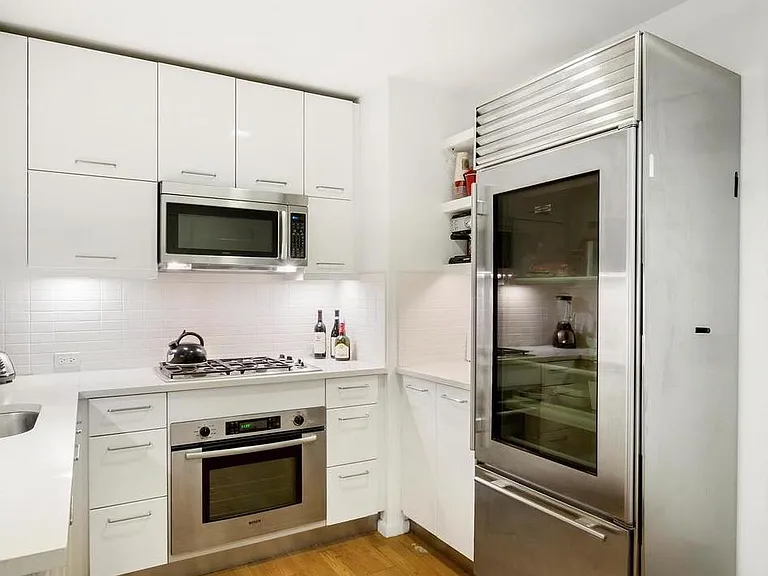 635 W 42nd St #45H — Photo 2