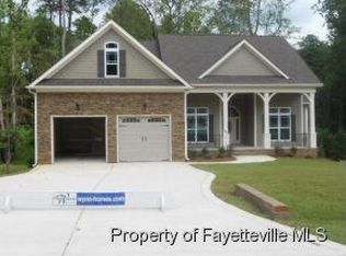 136 Springside Dr, Spring Lake, NC 28390