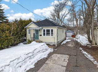 32 Henry St, Barrie, ON L4N 1C4