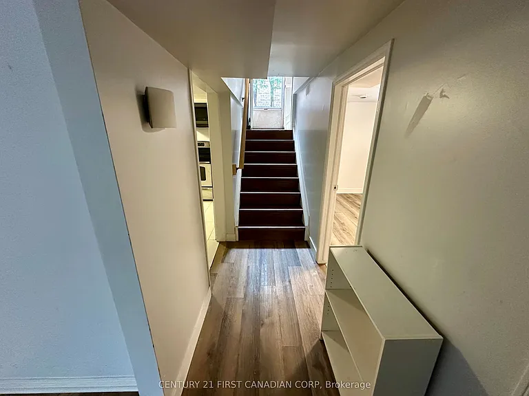 139 Britannia Ave #LOWER — Photo 3