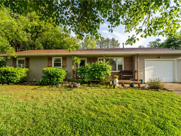 840 W Hadley Street, Aurora, MO 65605